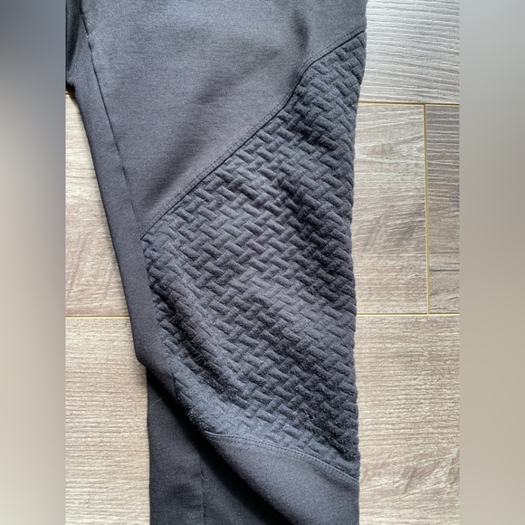 3/$30 Suzy Shier black textured leggings/ pants, elastic waistband - Picture 2 of 6